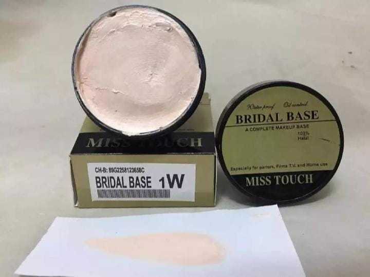 Bridal%20Base%20Full%20Coverage%20Bridal%20Base%20Long%20Lasting%20Makeup%20Miss%20Touch%20-%20Image%203