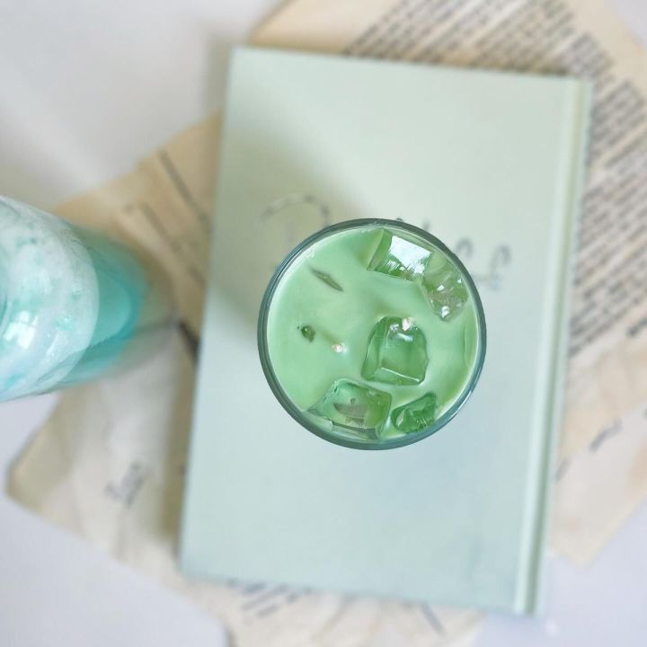 Matcha%20Latte%20Candle%20in%20Glass%20%E2%80%93%20Handmade%20Drink%20Style%20Decorative%20Candle%20%7C%20250ml%20-%20Image%203