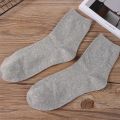 Socks wholesale spring summer men's cotton socks casual mid socks black and white business solid color thin men's socks manufacturers wholesale. 