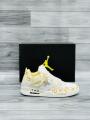 Nike air Jordan 4 LV. 