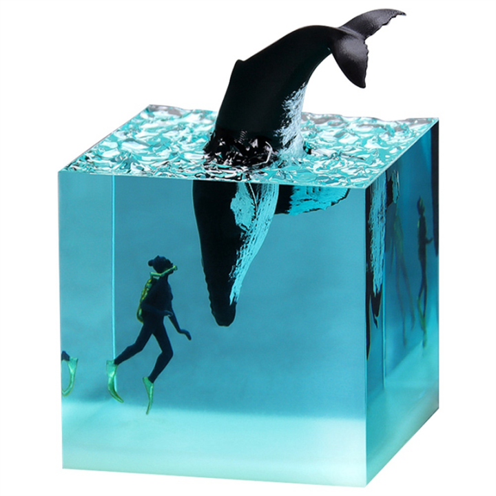 D- Humpback Whale Diver Cube Ornament Resin Whale Home Birthday Gift Ornament Marine Resin Decoration