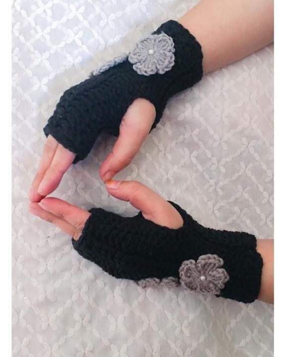 Black%20Flower%20Style%20Wool%20Gloves%20for%20Women%20-%20Image%203