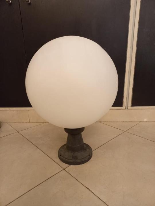 Plastic%20globe%20gate%20light%20-%20Image%204