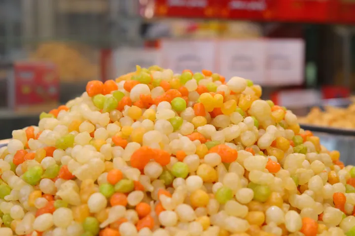 Sweet%20Badana%20&%20Namak%20Paray%20Snacks%20250g%20%E2%80%93%20Traditional%20Pakistani%20Badana,%20Crispy%20Namak%20Paray%20Mix,%20Sweet%20&%20Crunchy%20Tea%20Time%20Snacks%20-%20Image%203