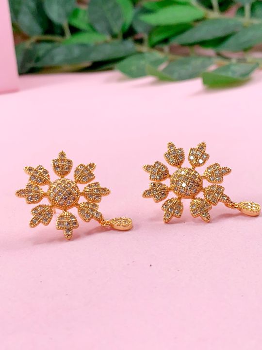 5%20Piece%20Luxury%20Gold-Plated%20Floral%20Jewelry%20Set%20with%20Luxury%20Watch,%20Earring,%20Necklace,%20Ring,%20Bracelet%20and%20Gift%20Box%20-%20Image%205