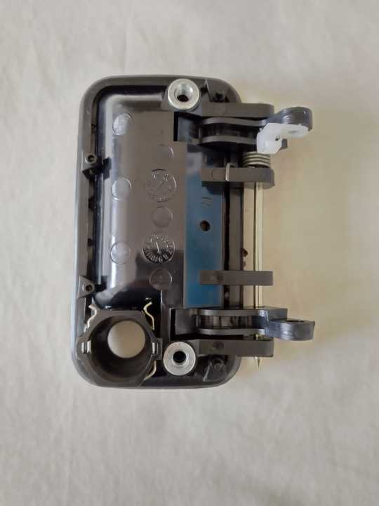 Front%20Door%20Handle%20(outer)%20Suzuki%20Cultus%20VXR/EFI%20(old%20model)%20-%20Image%204