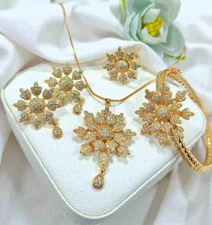 Set%20new%20good%20looking%20gold%20with%20duble%20chain%201245%20-%20Image%202