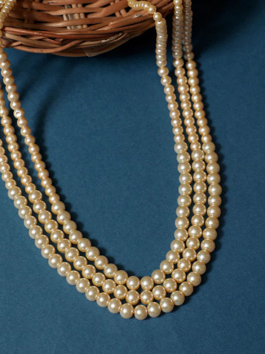 Vintage Faux 3 Stand Pearl Necklace | The necklace boasts a classic vintage design