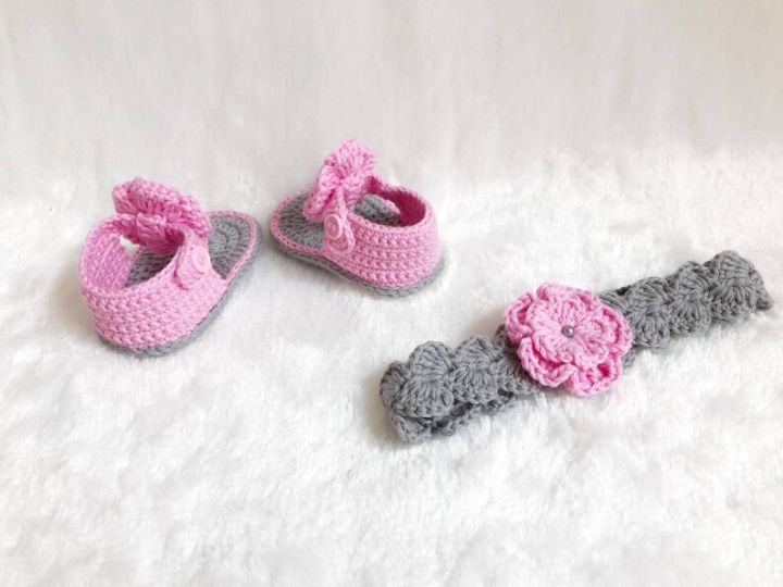Crochet%20Baby%20Pink%20and%20Grey%20shoes%20and%20headband%20set%20-%20Baby%20headband%20-%20Crochet%20shoes%20-%20Baby%20Shoes%20-%20Baby%20girl%20set%20-%20Baby%20girl%20shoes%20-%20Image%204