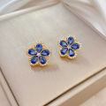 Elegant 2pcs Ladies Stainless Steel Flower Pendant Necklace Earring Set Suitable for Girls Stainless Steel Versatile Jewelry Accessories. 