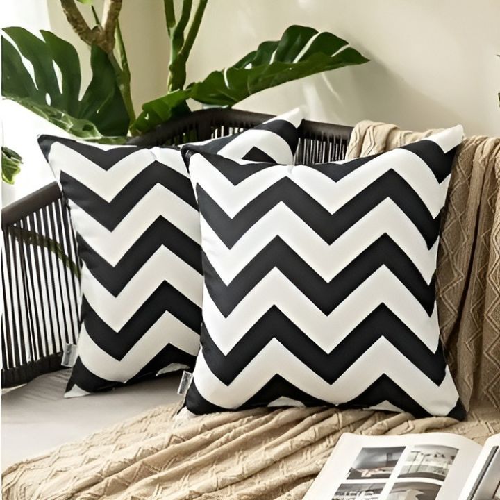 Modern Black White Zigzag Cushion High Quality Fashion Grid Zigzag Couch Decor (Only Single Piece)
