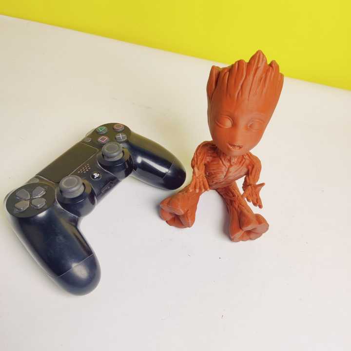 Groot%20Gaming%20Controller%20Holder%20%E2%80%93%20Guardians%20of%20the%20Galaxy-Inspired%20Controller%20Stand%20Fun%20and%20Durable%20Gaming%20Stand%20for%20Xbox,%20PS5,%20PS4%20%E2%80%93%20Perfect%20for%20Marvel%20Fans%20-%20Image%208
