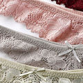 Women Briefs Soft Texture Women y Lace G-strings. 