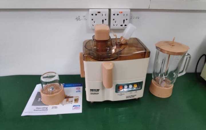 Juicer%203%20in%201%20/%20Juicer%20Blender%20And%20Grinder%20-%20Image%203