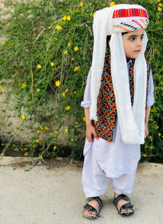 Balochi%20dress%20up%20for%20children%20balochi%20dress%20up%20included%203%20item%20balochi%20pagri%20balochi%20wastkot%20and%20balochi%20sandel%20for%20child%20-%20Image%203