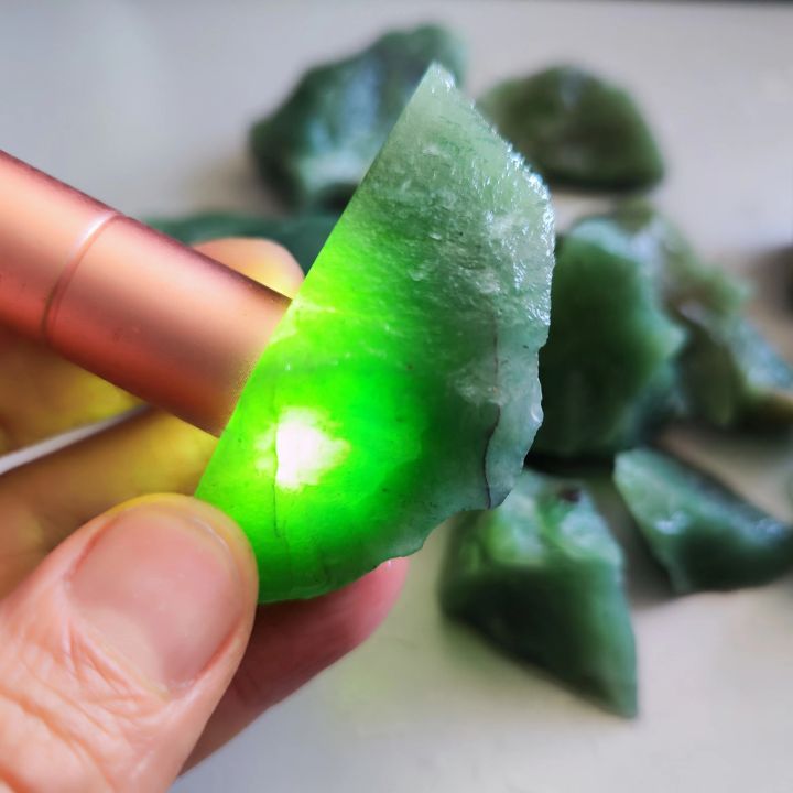 Natural Jade Stone Dulong Jade Green Jadeite Raw Stone Mineral Specimens Jewelry Making Crystal Stone Home Decoration Stone