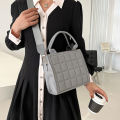 【ZIME】Net red simple women's bag new trendy fashion texture checkered design messenger women's bag casual ins small square bag. 