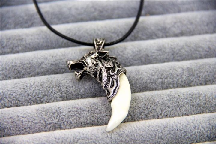 Fashion Charm Classic Wolf Necklace Fang And Bruce Lee Pendant The Movie Jewelry For Men Gifts