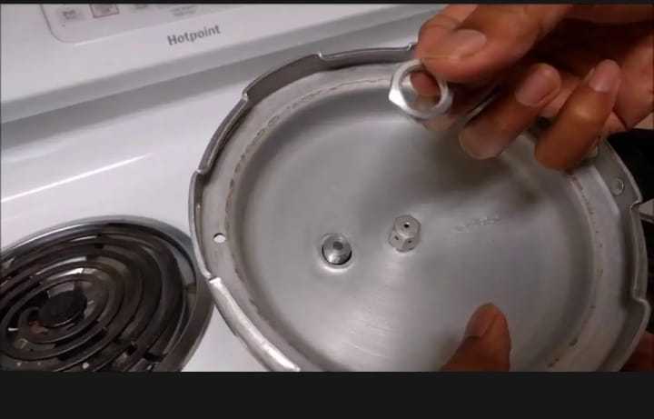 Safety%20Weight%20Pressure%20Cooker%20Safety%20Weight%20Valve%20Universal%20Size%20-%20Image%205