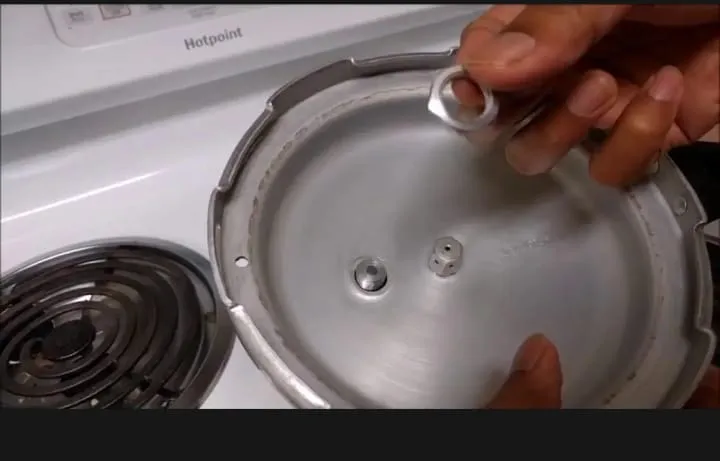 Safety%20Weight%20Pressure%20Cooker%20Safety%20Weight%20Valve%20Universal%20Size%20-%20Image%205