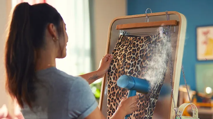 Philips%203000%20Series%20Handheld%20Steamer%20STH3000/26%20-%20Image%205
