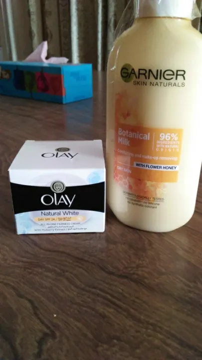 Olay%20Natural%20White%20Day%20Cream%2050%20ml%20-%20Image%203