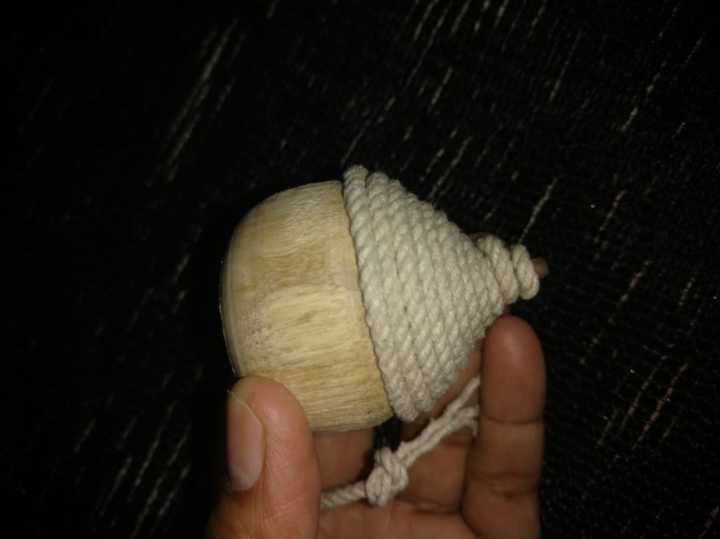 2pcs%20Wooden%20Spinner%20Lattoo%20With%20Thread%20For%20School%20Lattu%20%20kids%20adult%20-%20Image%203