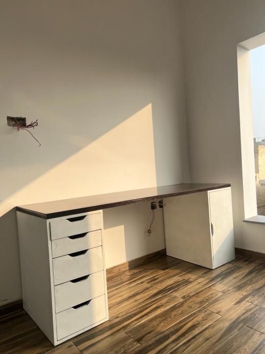 ALEX%20Drawer%20Unit%20Table%20setup%20-%20Image%203