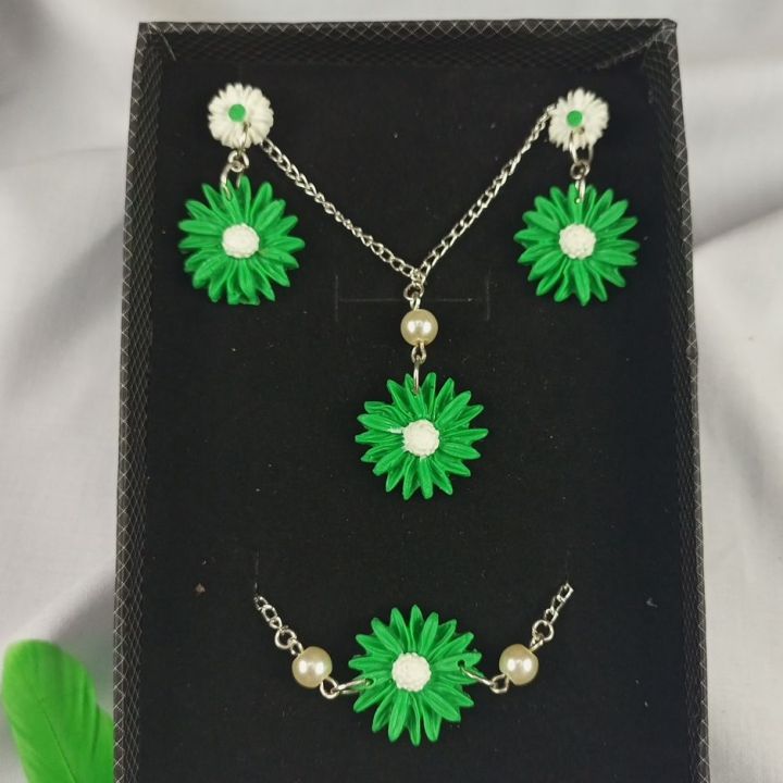 pendant with earrings and bracelet | 14 august accessories for girls