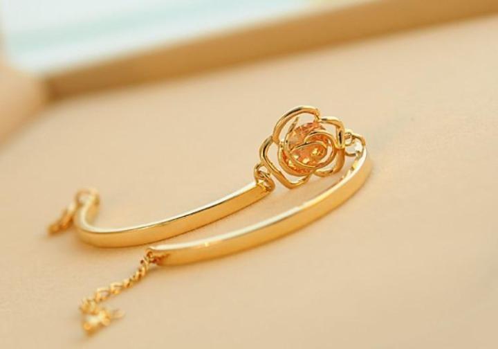 Golden%20Flower%20Bracelet%20for%20Fashion%20Girls%20-%20Image%205