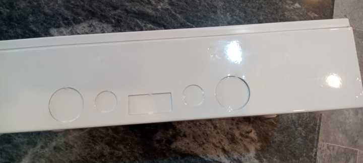 DB%20(Distribution%20Box),%2018%20way%20pure%20ABS%20and%20White%20Glass%20metal%20base%20DP%20Box%20-%20Image%204