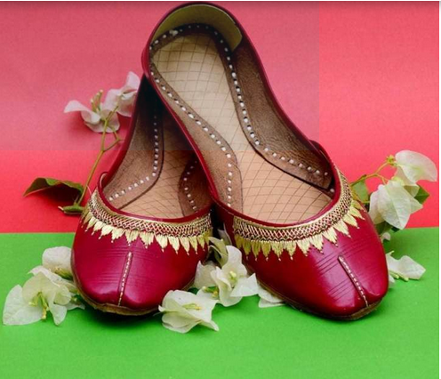 Red%20Hand%20Made%20Pure%20Leather%20Multani%20Khussa%20for%20girls%20and%20women%20-%20Image%204