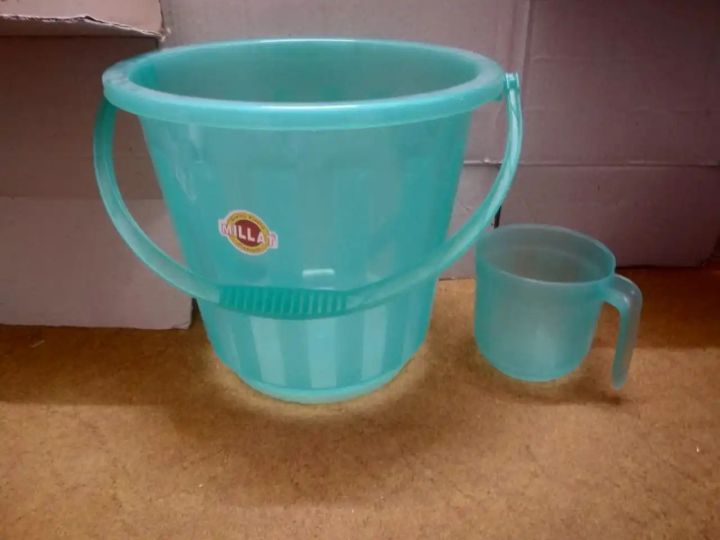 20%20Liters%20Bucket%20with%20Mug%202%20Pcs%20Bath%20Set%20Transparent%20Pure%20Plastic%20(Multicolour)%20-%20Image%203