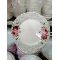 Set of 6 - Plastic Dinner Plates. 