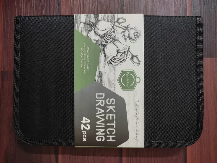 Keep_Smiling%20Sketch%20Drawing%20Set,%20Sketching%20Kit%20For%20Artist%20Of%2042%20Pcs%20-%20Image%204