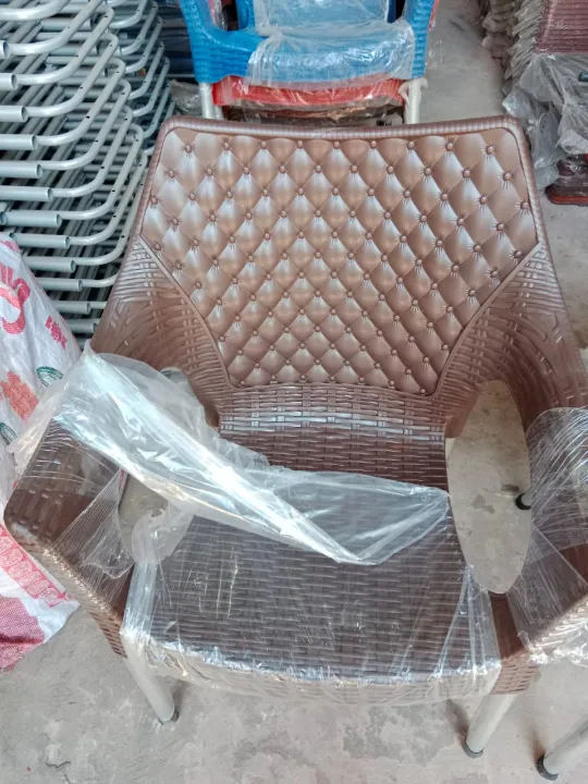 Plastic%20Chairs%206%20and%201%20Table%20%20set%20%20(%206%20Chairs+1%20Table%20)%20-%20Image%203