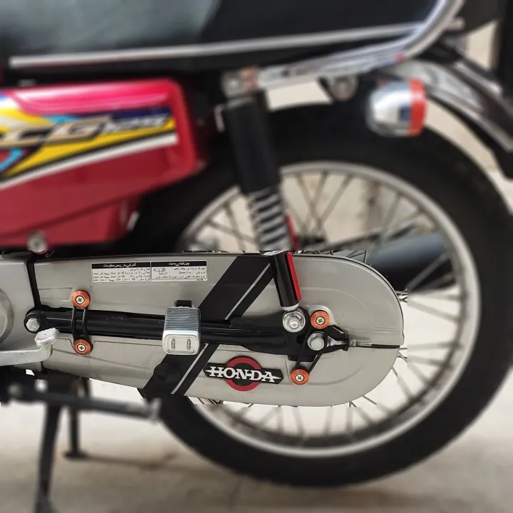 MOTORCYCLE%20%20chain%20cover%20fancy%20nut/screw%20-%20Image%207