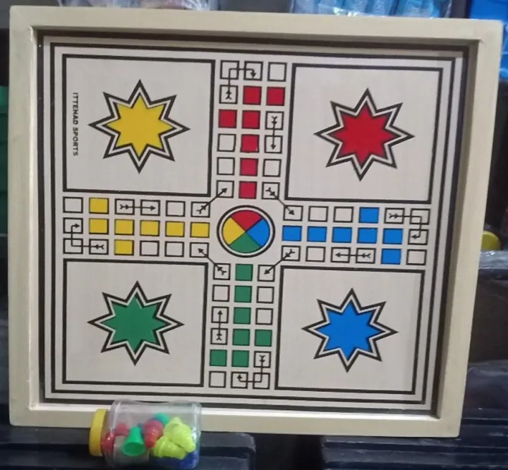 Wooden%20Ludo%20game-Frame%20Game%20For%20Family%20Children%20/%20Kids%20Ludo%20Board%20Game%204%20Players%20&%202%20Players%20(Standard)%20-%20Image%205