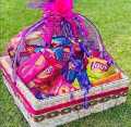 CHOCOLATE AND SNACKS BASKET FOR GIFT. 