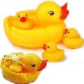 Chu chu Sound Duck Family Ducklings Bath Toys Baby Bathing Water Pool Tub Non-Toxic Toddler Rubber Squeaky Lovely Floating Mother with 03 Little Duckletts for Kids Boys & Girls -(Pack of 4) - M10900. 