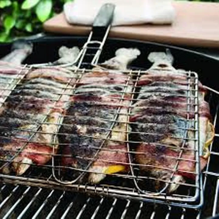 Top%20Selling%20BBQ%20Barbecue%20Grill%20Basket%20Premium%20Stainless%20Steel%20Wooden%20Handle%20Wire%20Net%20For%20outdoor%20Cooking%20-%20Image%205
