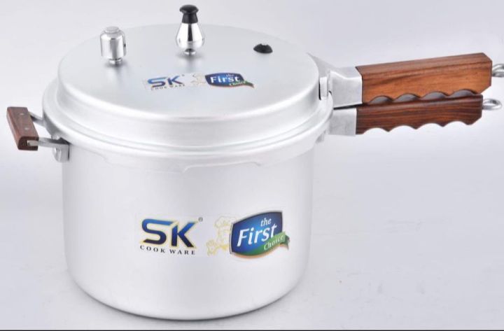 SK%20Rose%20Wood%20Handle%20Heavy-Weight%20Fine%20Quality%20Pressure%20Cooker%20-%20Image%205