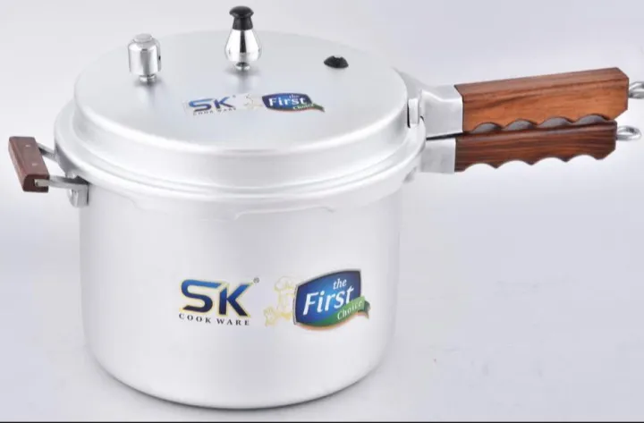 SK%20Rose%20Wood%20Handle%20Heavy-Weight%20Fine%20Quality%20Pressure%20Cooker%20-%20Image%205