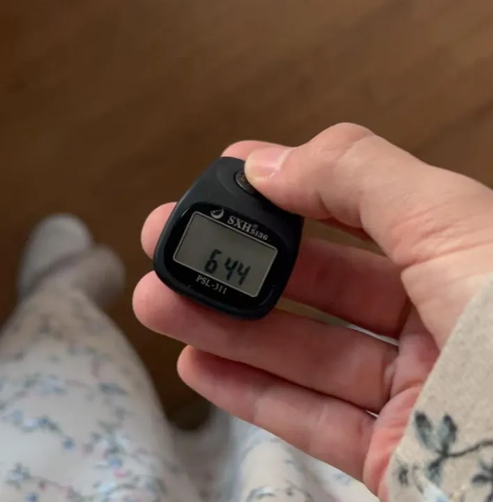 Digital%20Finger%20Tally%20Counter%208%20Channels%20Backlight%20Time%20Prayer%20Silicone%20Ring%20Tasbeeh%20Counter%20%7C%20ABS%20Plastic%20Tasbih%20With%20LED%20-%20Image%202