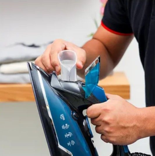 KRYPTON%20Ceramic%20Steam%20Iron,%20Stream%20Rate%20Of%2015g/Min%201%20kg%202200%20W%20KNSI6351%20Blue&Black%20-%20Image%203