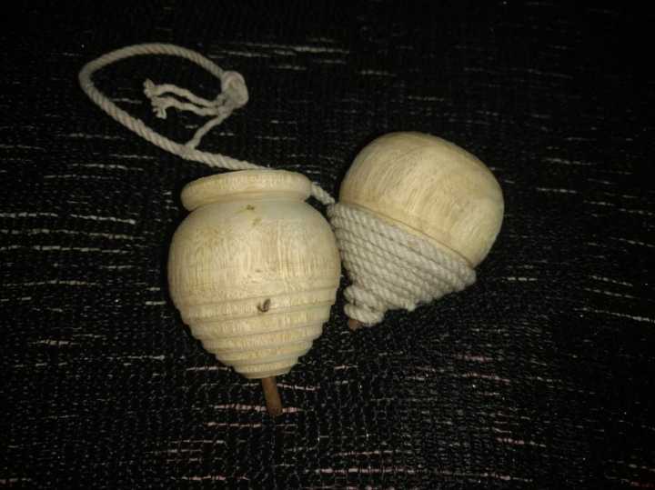 2pcs%20Wooden%20Spinner%20Lattoo%20With%20Thread%20For%20School%20Lattu%20%20kids%20adult%20-%20Image%205