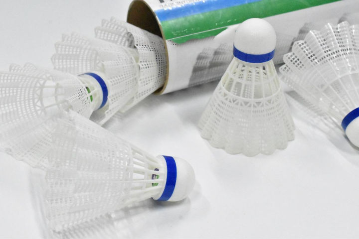 Pack%20of%206-%20Badminton%20Shuttlecocks%20-%20Plastic%20-%20Image%202