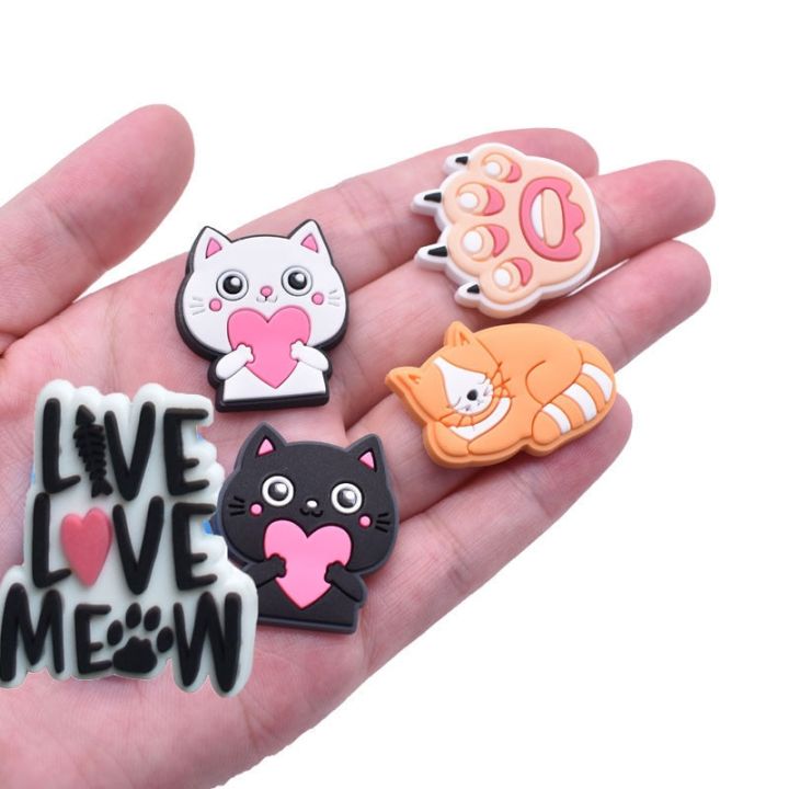%E3%80%90HOT%E3%80%91%20Shoe%20Charms%20Decorations%20Fits%20For%20Crocs%20Accessories%20Lovely%20Cat%20Pins%20Boys%20Girls%20Kids%20Women%20Teens%20Christmas%20Gifts%20Party%20Favors%20-%20Image%202