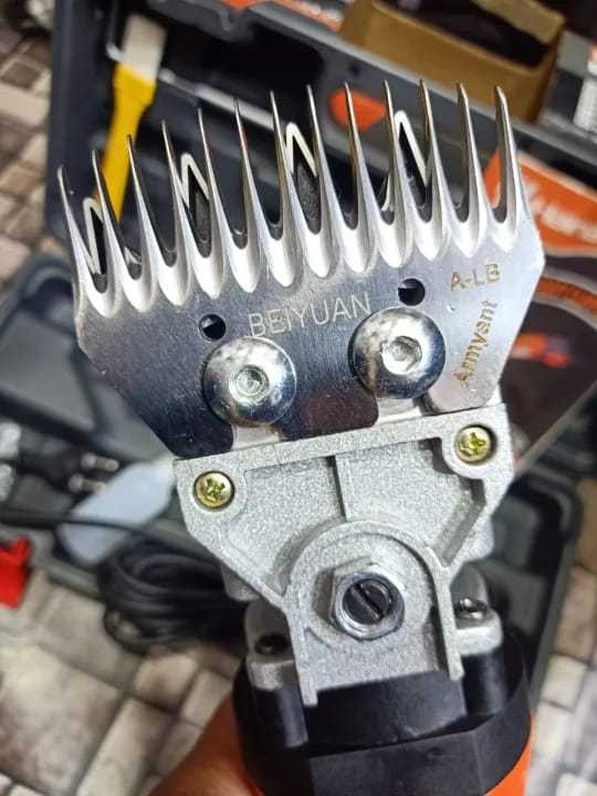 Pet%20Clippers%20Electric%20Sheep%20Clipper%20Sheep%20Shears%206%20Speed%20Settings%20Comfortable%20Holding%20Electric%20Sheep%20Trimmer%20for%20Horses%20Goats%20Long-hair%20Dogs%20-%20Image%207