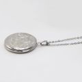 1pc Carved Designs Round Photo Frame Pendant Necklace Stainless Steel Charms Locket Necklaces Women Men Fashion Memorial Jewelry. 